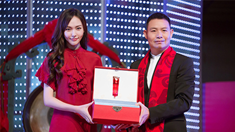 中国美正当红，，J9集团国际站A股上市，，引领新时代